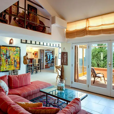- Unique Maison