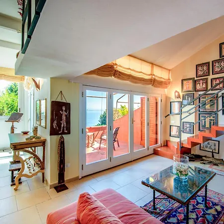 - Unique Maison *