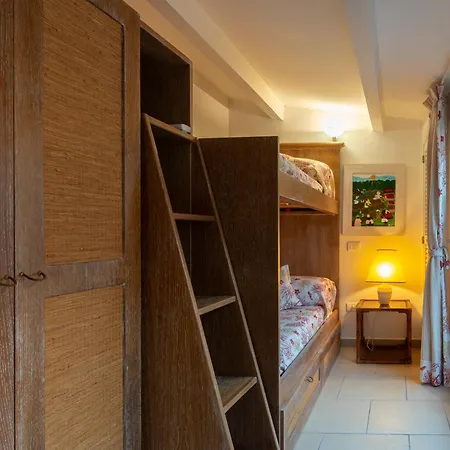 - Unique Maison
